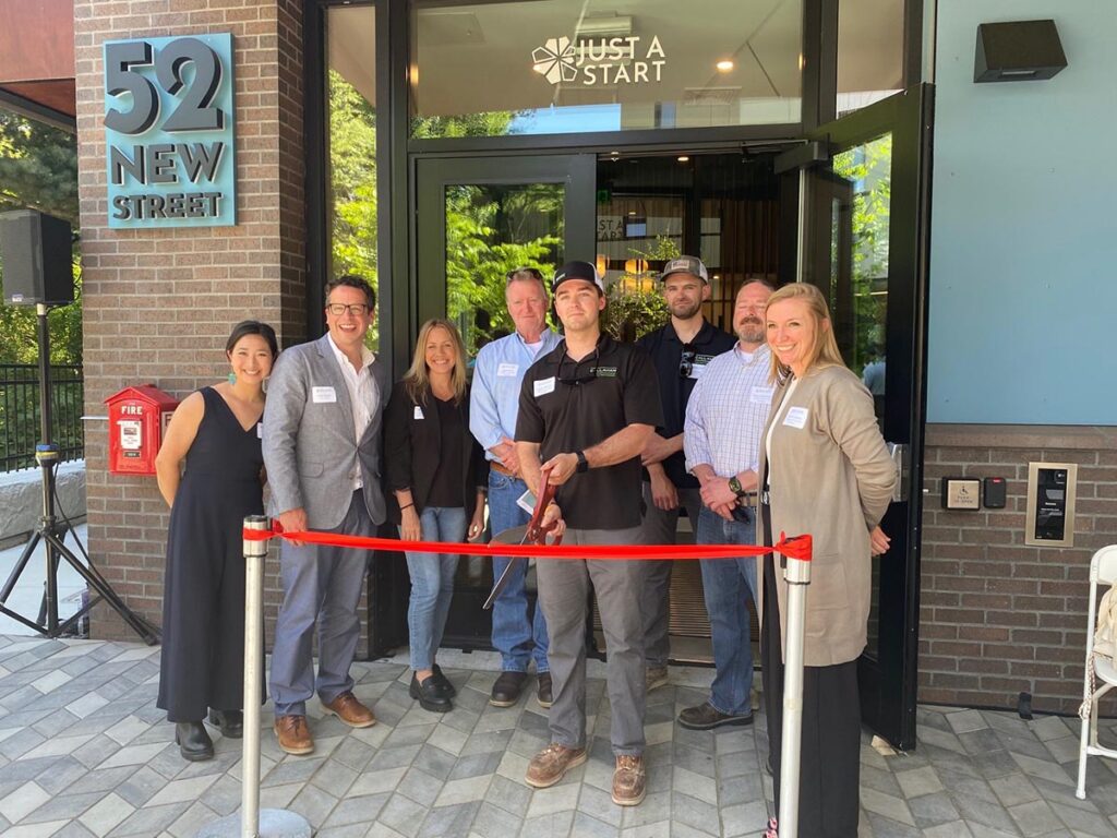 Callahan-cuts-ribbon-at-52-new-street-cambridge